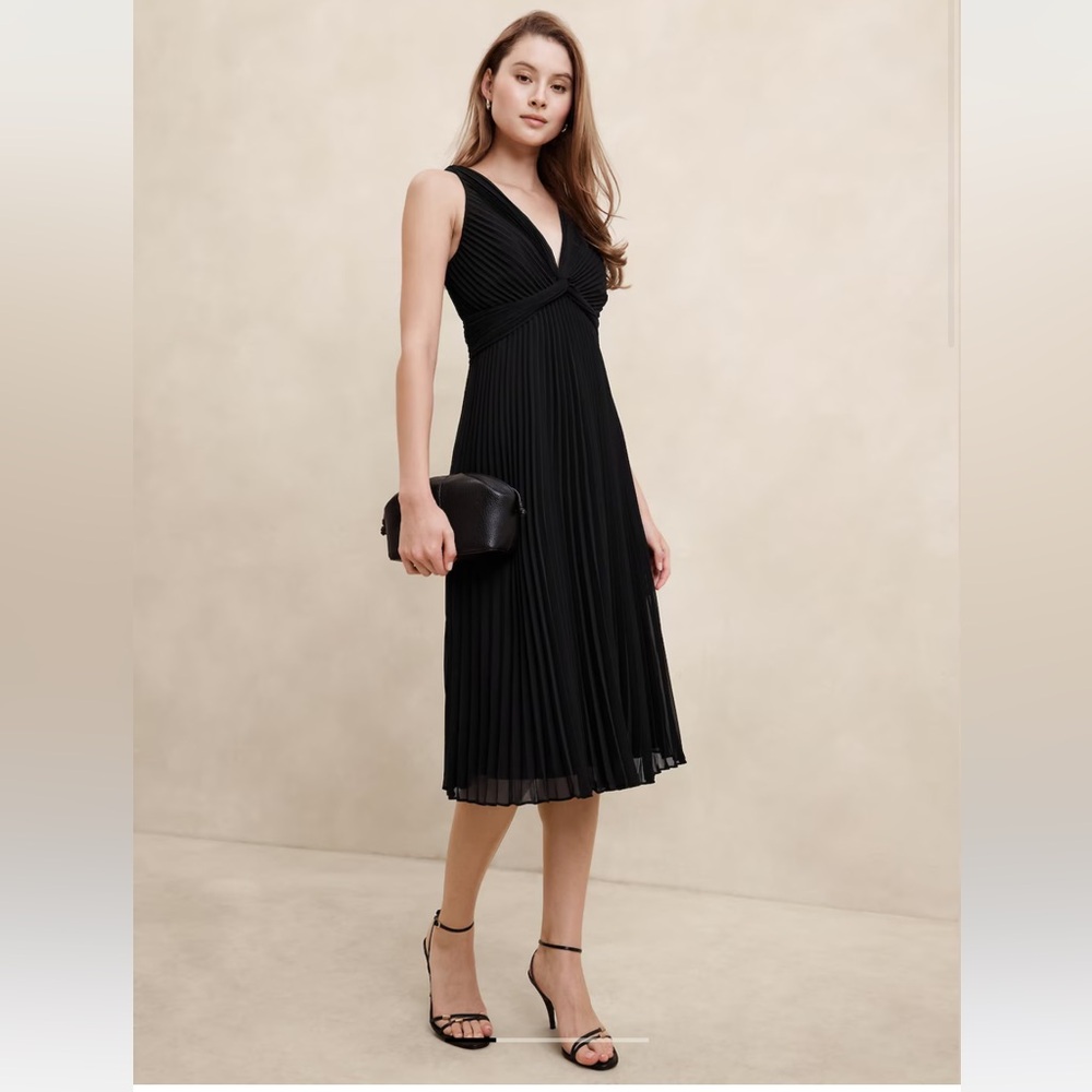 CHIFFON PLEATED MIDI DRESS